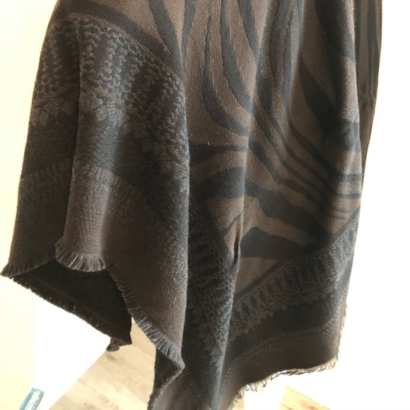 Roberto Cavalli poncho jacket shawl scarf sweater - Picture 8 of 8